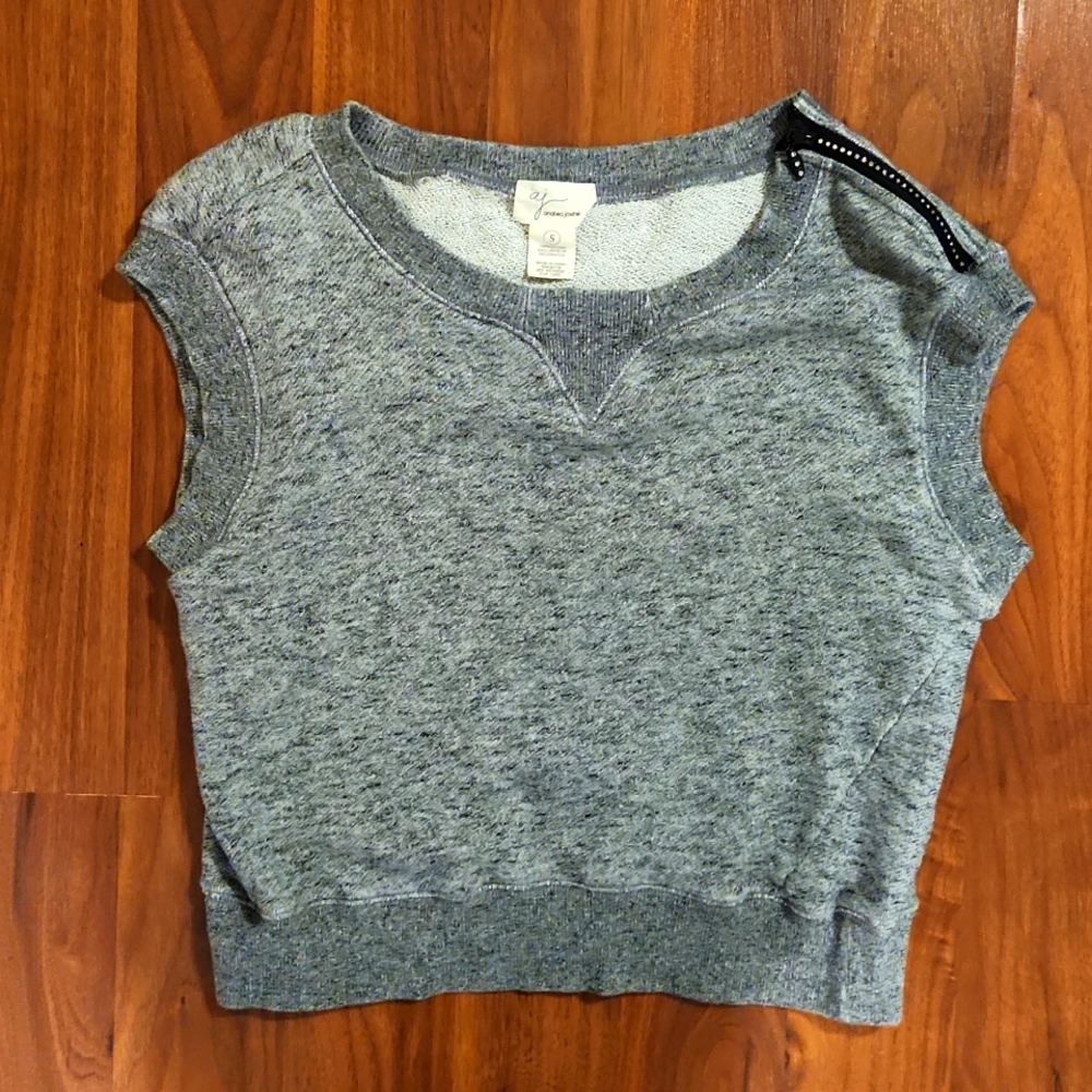 Andrea jovine Heather grey top with shoulder zipper  Size small